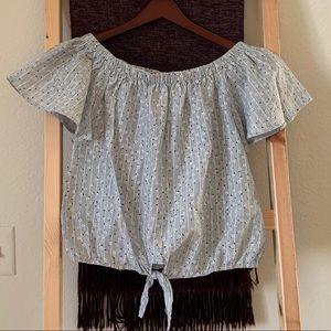 Off the should flower top